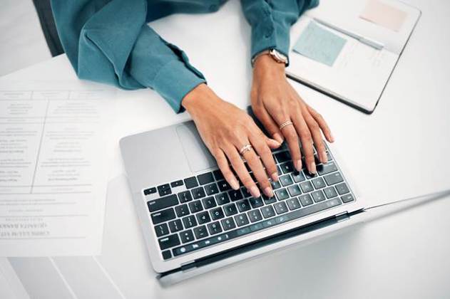 A person typing on a computer
AI-generated content may be incorrect.