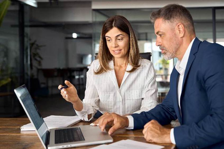 A person and person looking at a computer
AI-generated content may be incorrect.
